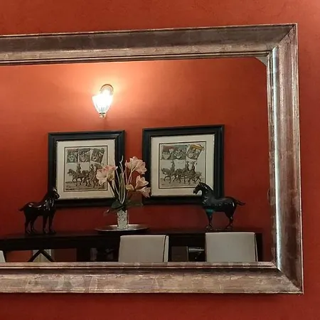 Luxury Frescoed In The Center *