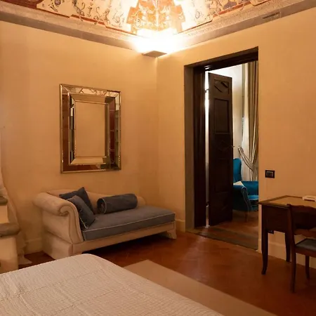 Apartment Luxury Frescoed In The Center