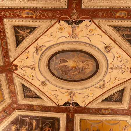 Apartment Luxury Frescoed In The Center